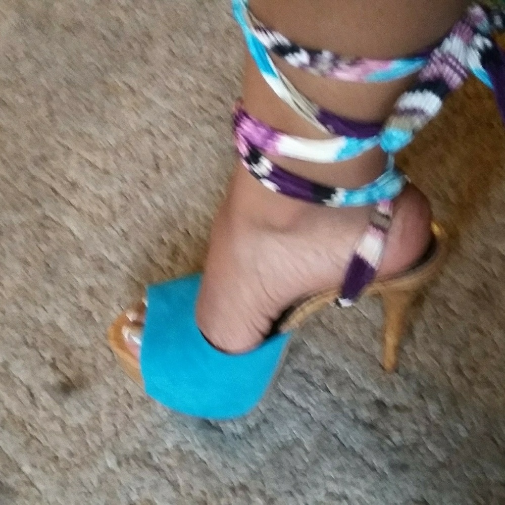 Shoes - Picture 2 of 3